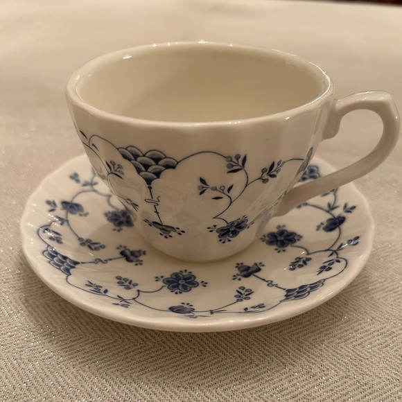 Churchill Finlandia Teacup & Saucer - Picture 1 of 5